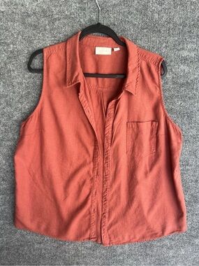 Ecothreads Sleeveless Button-Front Top in Rust